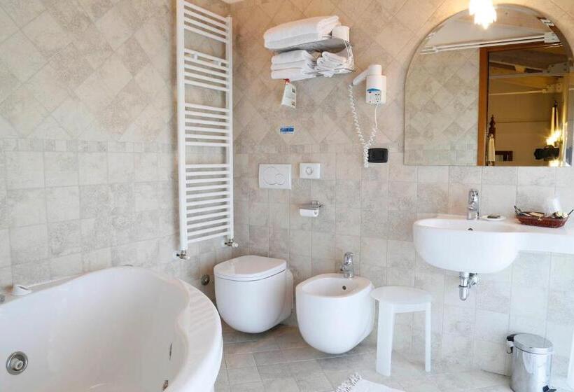 带按摩浴盆的套房, Colleverde Country House & Spa Urbino