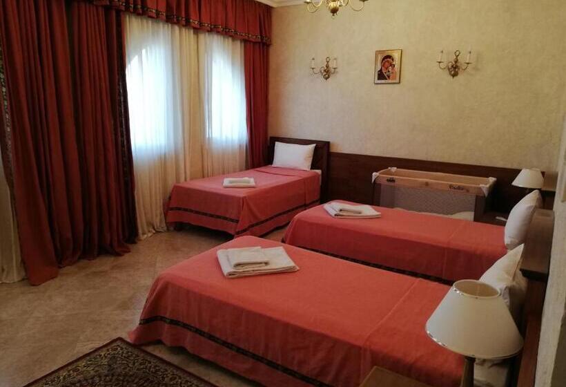 اتاق لوکس سه تخته, Russian Pilgrim Residence