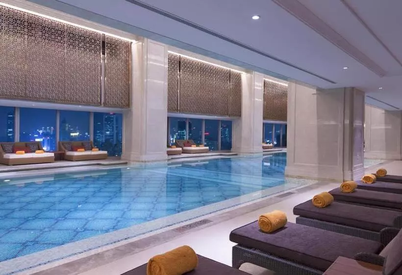 キングサイズベッドのデラックスルーム, Sheraton Grand Wuhan Hankou