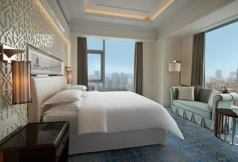 キングサイズベッドのスタンダードルーム, Sheraton Grand Wuhan Hankou