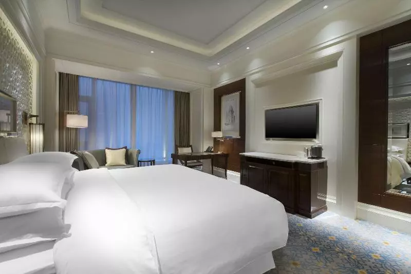 キングサイズベッドのスタンダードルーム, Sheraton Grand Wuhan Hankou