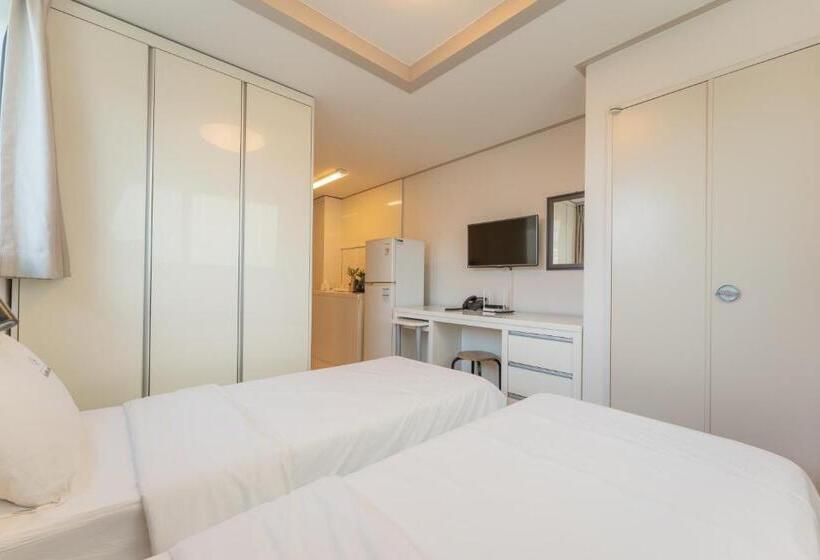 Camera Standard, Staywell