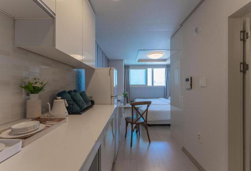 Camera Deluxe, Staywell