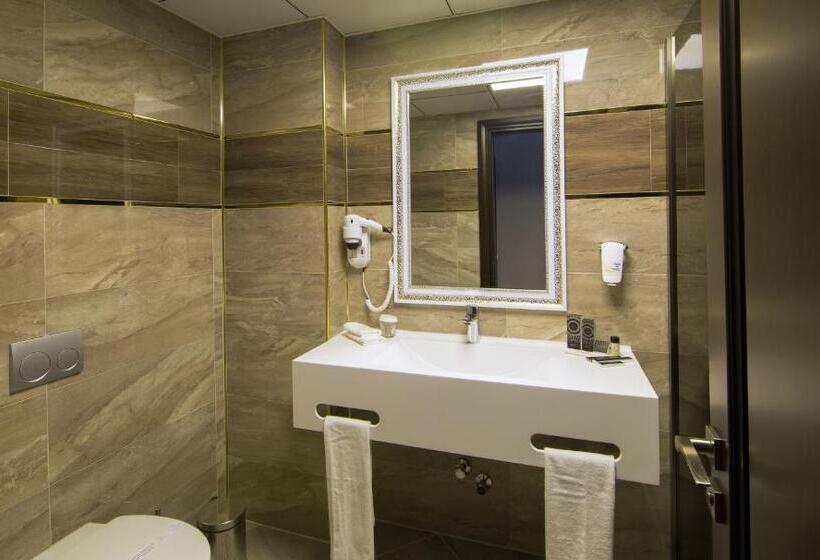 اتاق لوکس, Svalinn