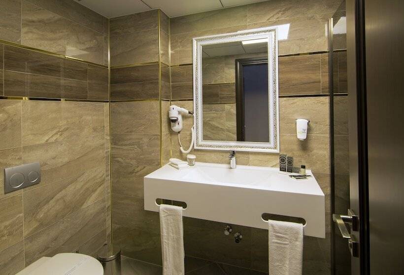 اتاق لوکس, Svalinn