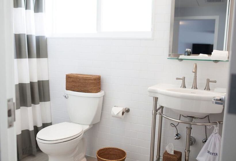 غرفة قياسية, Tides Inn