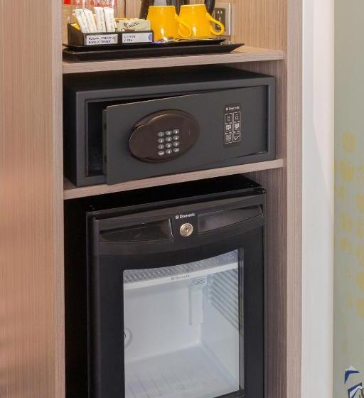 디럭스 룸 킹사이즈 침대, Novotel Bali Ngurah Rai Airport