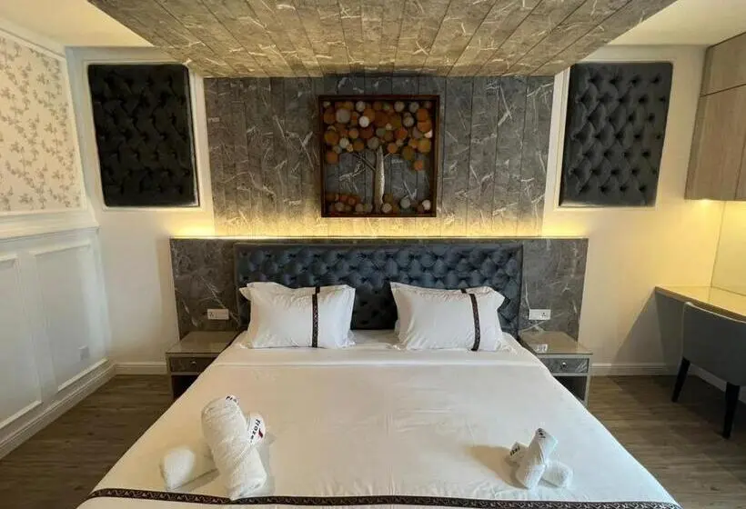 سوئیت با تخت بزرگ, Frazel Heritage