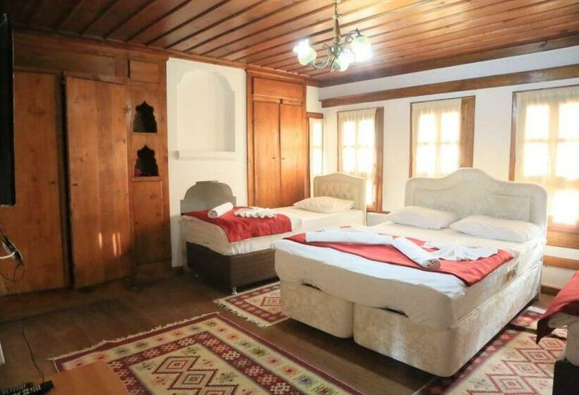 غرفة قياسية ثلاثية, Mehmet Efendi̇