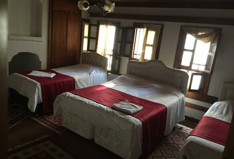 غرفة عائلية, Mehmet Efendi̇