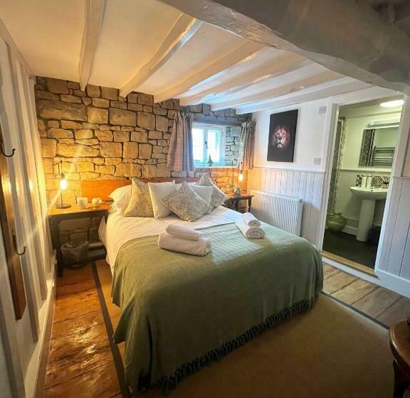 غرفة قياسية سرير كينج, The Lion, Tredington