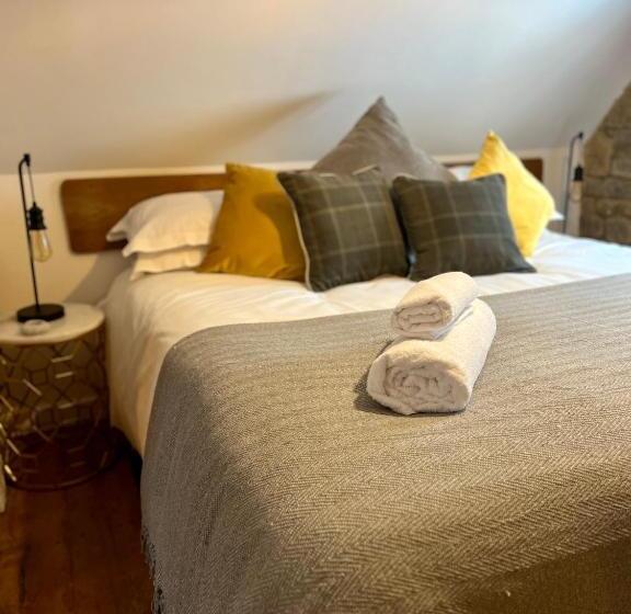 جناح سرير كينج, The Lion, Tredington