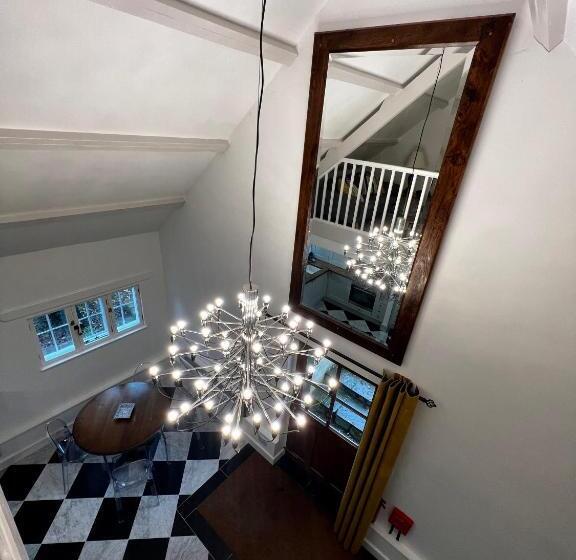 شقة سوبريور غرفة واحدة, The Lion, Tredington