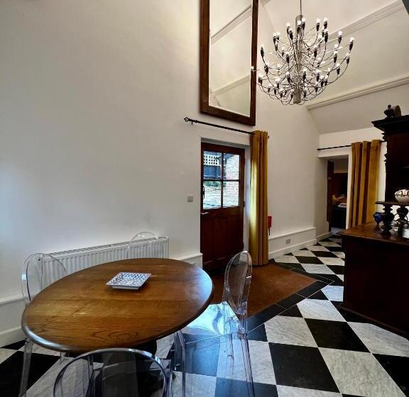 شقة سوبريور غرفة واحدة, The Lion, Tredington