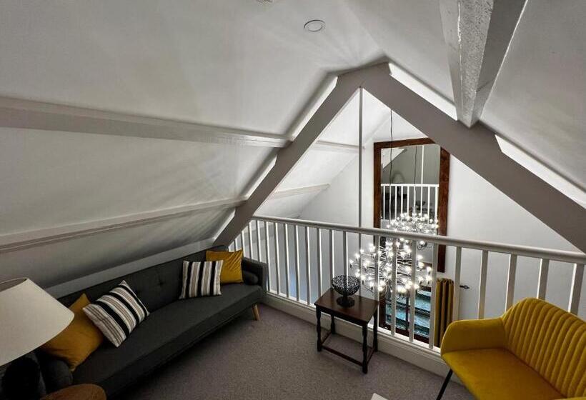 شقة سوبريور غرفة واحدة, The Lion, Tredington