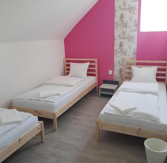 חדר סטנדרט לשלושה, Garden Vendégház