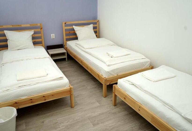Номер Стандарт Трехместный, Garden Vendégház