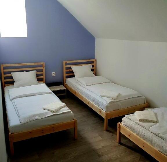 חדר סטנדרט לשלושה, Garden Vendégház