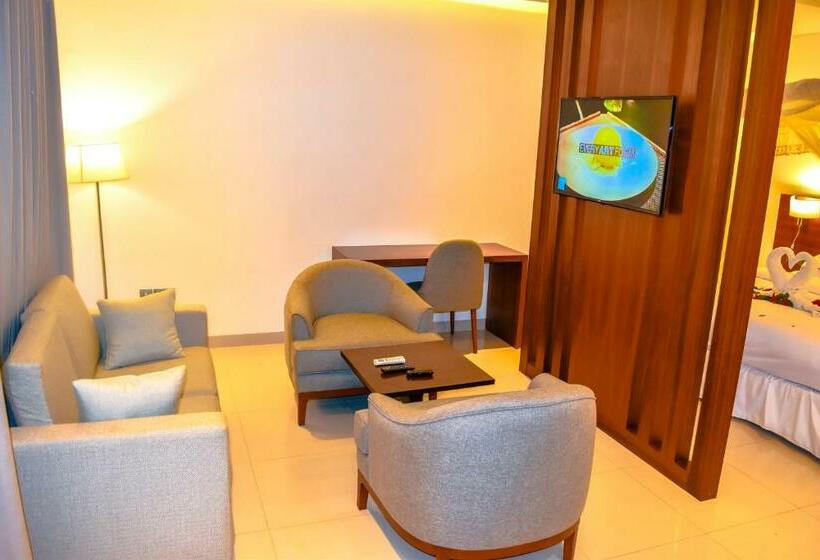 سوییت جونیور, Grand Hotel Juba