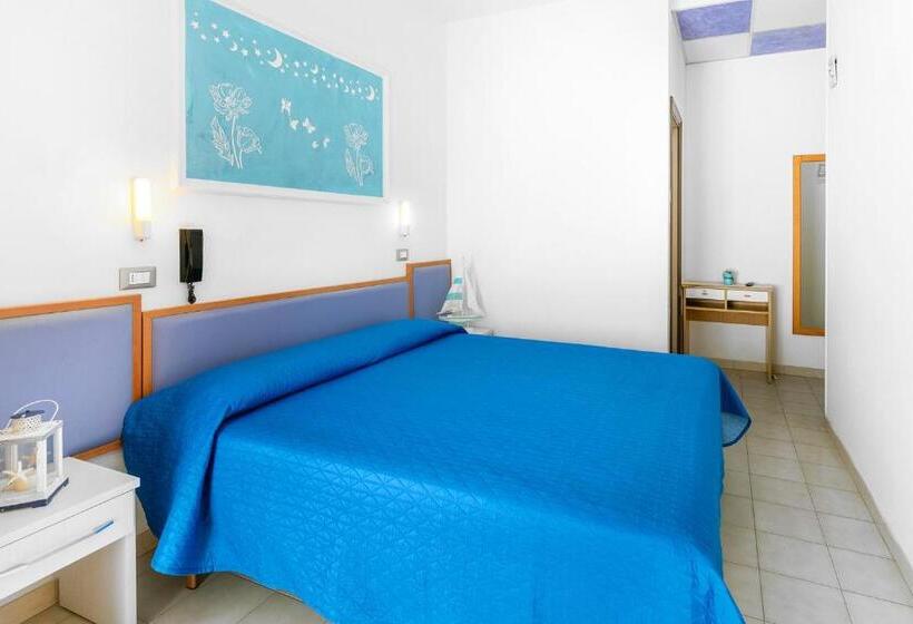 اتاق استاندارد سه تخته با بالکن, Albergo Eva