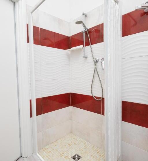 اتاق استاندارد چهارنفره با بالکن, Albergo Eva