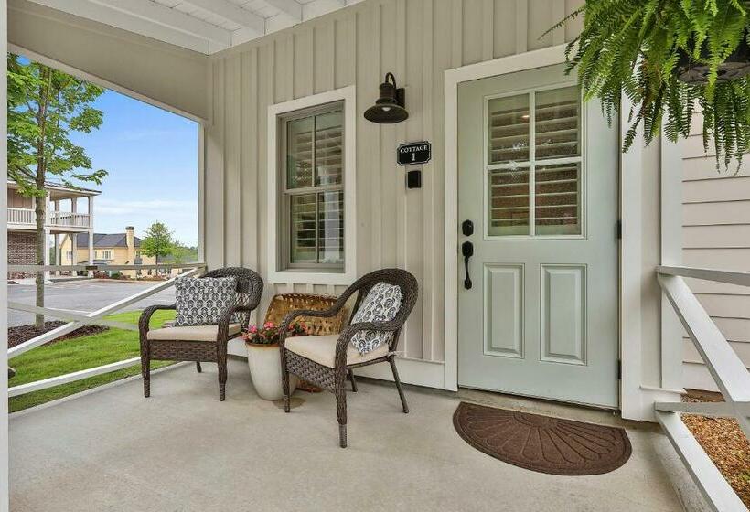 스위트 킹사이즈 침대, The Cottages At Laurel Brooke