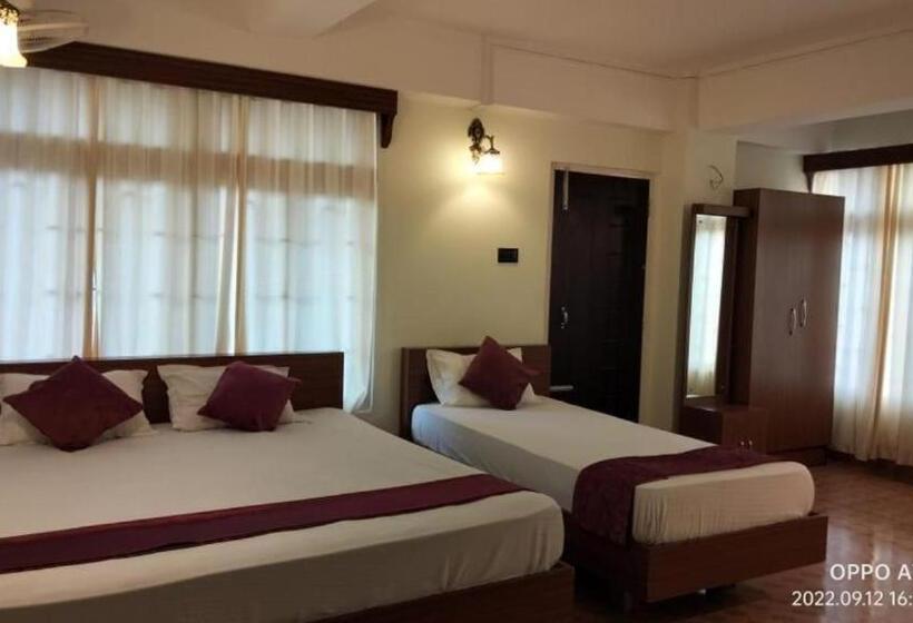 חדר דלוקס לשלושה, Lily Guest House