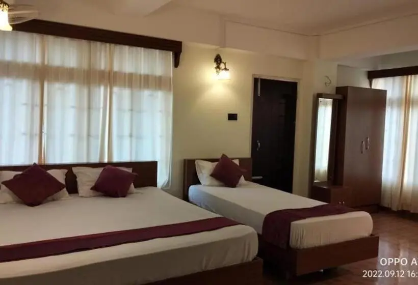 デラックストリプルルーム, Lily Guest House