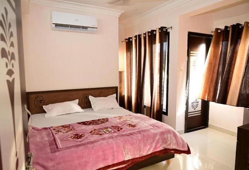 Quarto deluxe, Shree Chandram