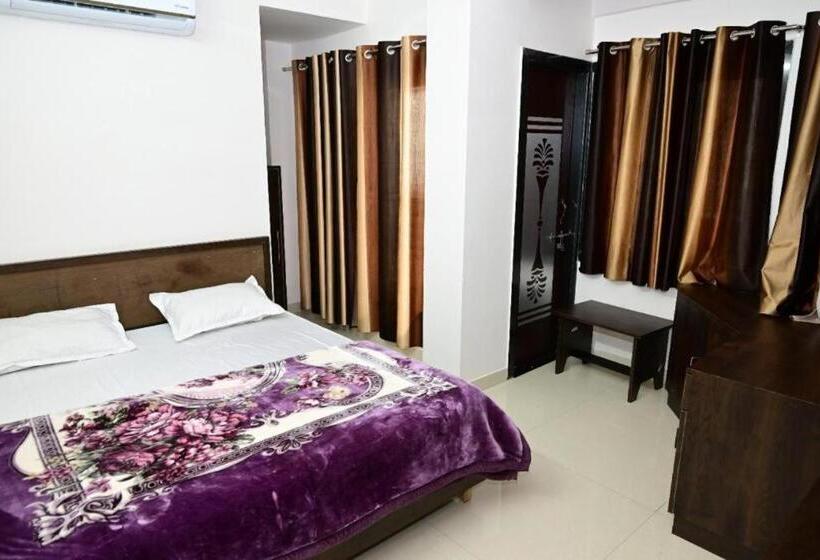 Quarto deluxe, Shree Chandram