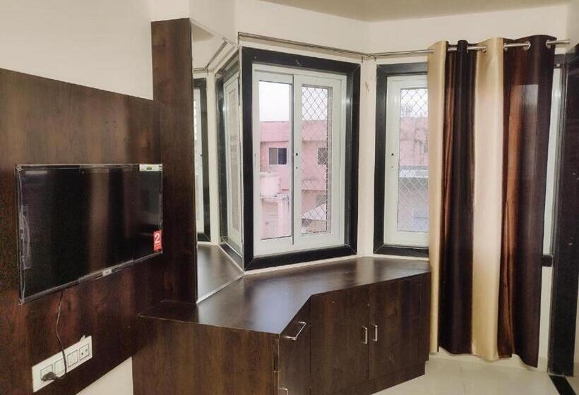 Quarto Triplo Standart, Shree Chandram