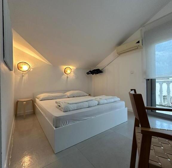 اتاق استاندارد با بالکن و چشمانداز دریا, Villa Vele