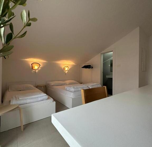 اتاق سه نفره دلوکس با چشمانداز دریا, Villa Vele