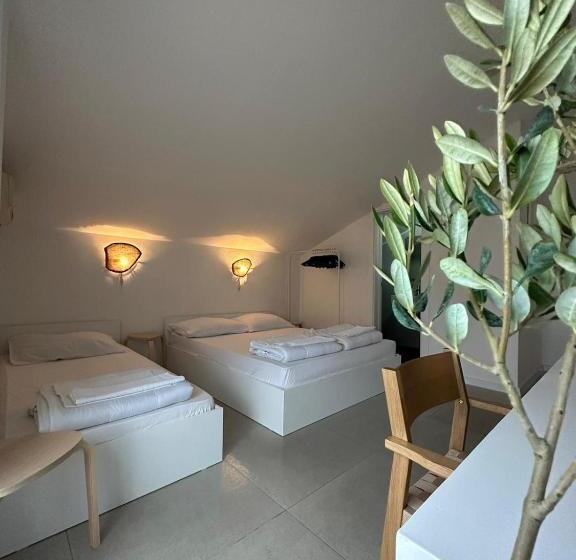 اتاق سه نفره دلوکس با چشم‌انداز دریا, Villa Vele