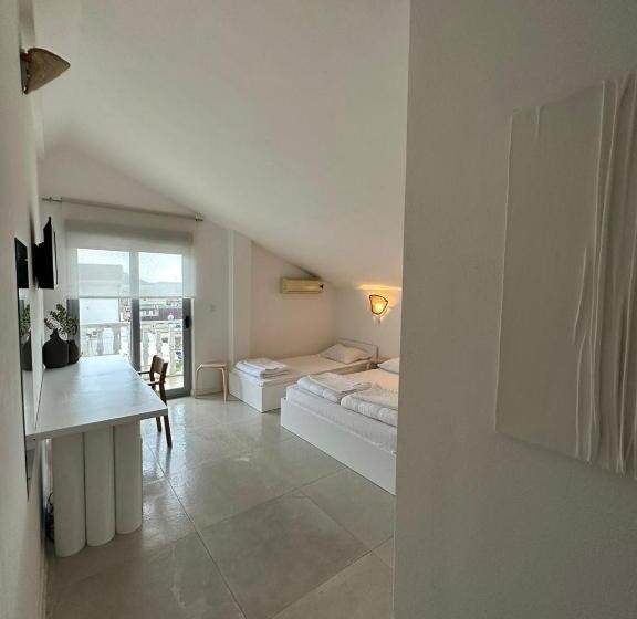 اتاق سه نفره دلوکس با چشمانداز دریا, Villa Vele