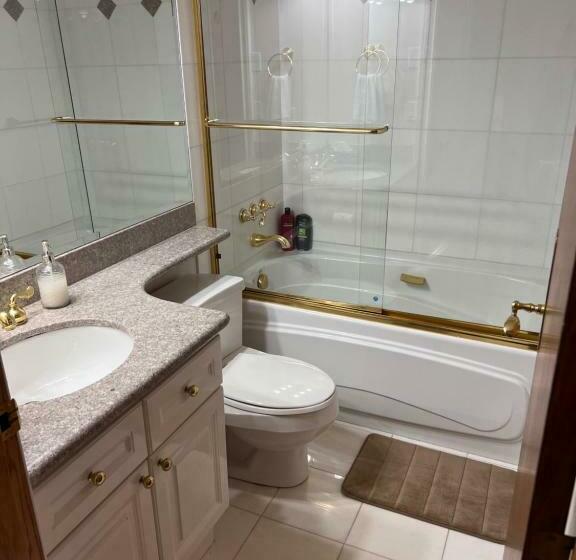 Quarto Deluxe Vista Mar Lateral, West Vancouver Luxury Home