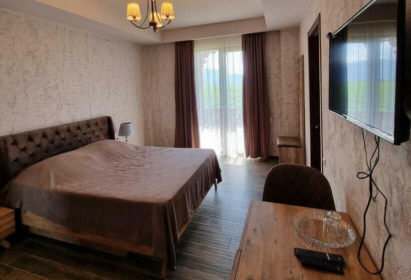 اتاق استاندارد با چشمانداز کوهستان, Château Davitiani