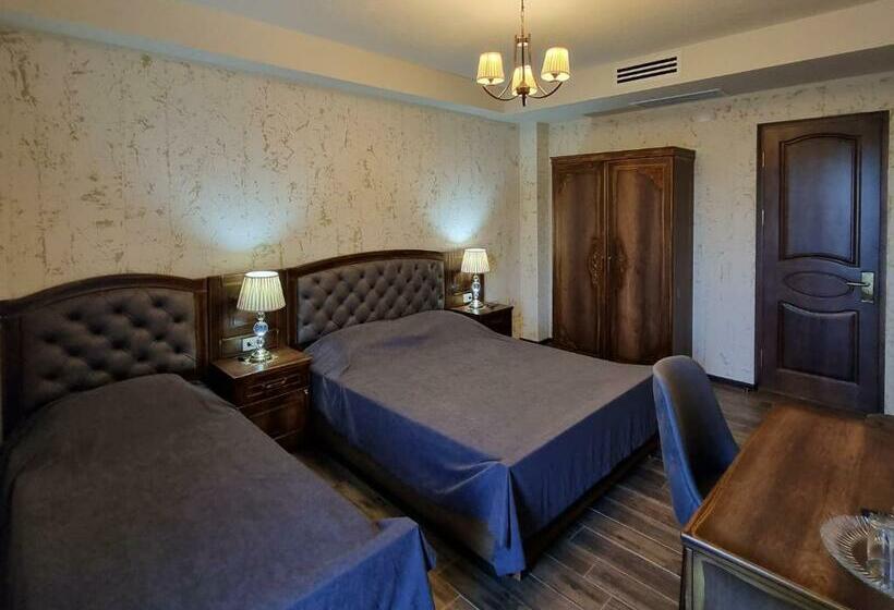 اتاق استاندارد سه نفره, Château Davitiani