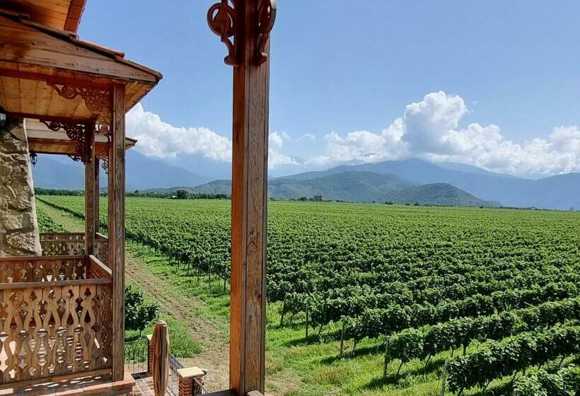 اتاق استاندارد سه نفره, Château Davitiani