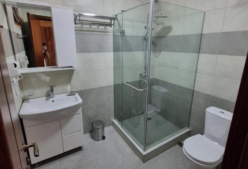 Standard Triple Room with Terrace, Château Davitiani