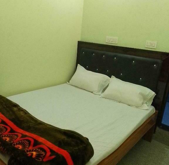 스탠다드 룸, Av Priya Rajgir