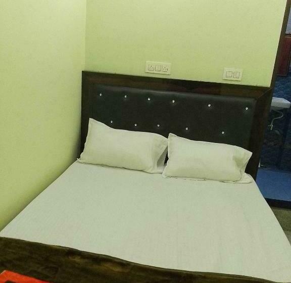 스탠다드 룸, Av Priya Rajgir