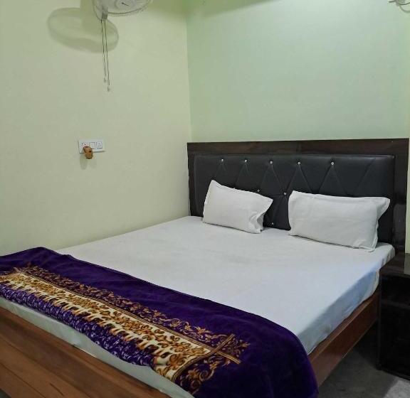 חדר דלוקס, Oyo 80883  Av Priya