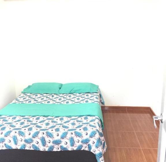 מיטה בחדר משותף, Sede Campestre Peña Negra