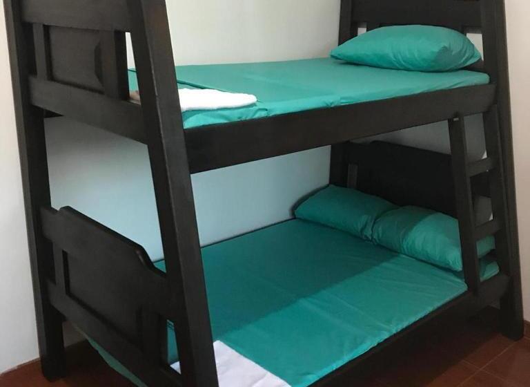 מיטה בחדר משותף, Sede Campestre Peña Negra