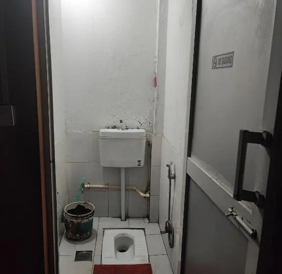 تختخواب در اتاق مشترک, Happy Donkey Hostel