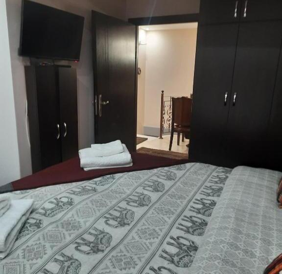 جناح عائلي, Classic House