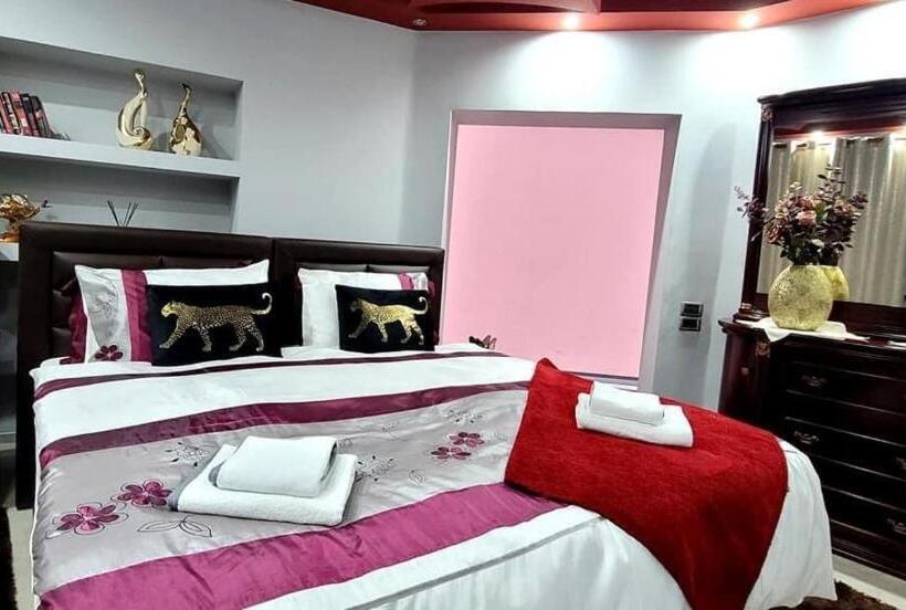 غرفة ديلوكس, Classic House