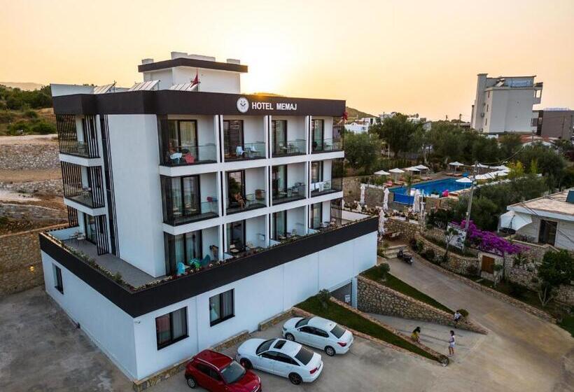 プールの見えるスタンダードトリプルルーム, Memaj