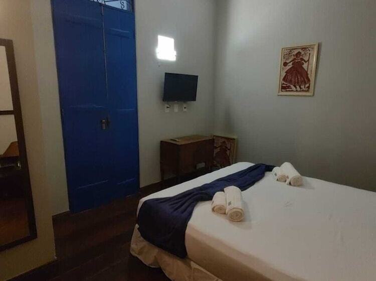 Standart Oda, Villa Salvador